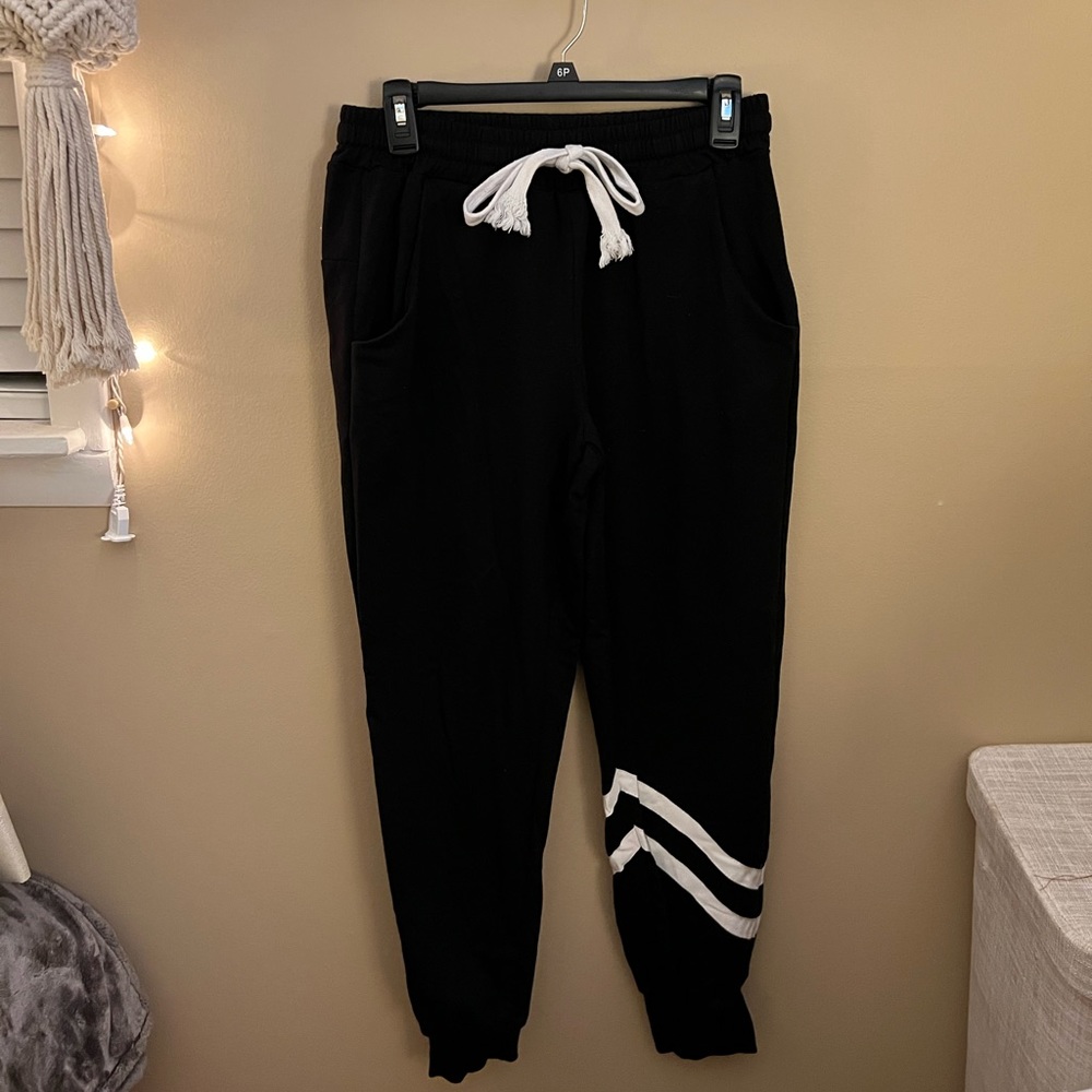 Black sweatpants with design size M
